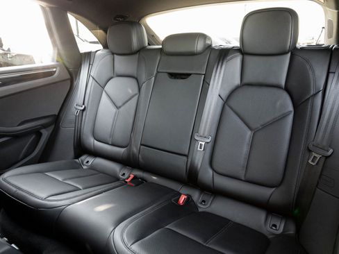 Certified 2026 Porsche Macan AWD/4WD image 29