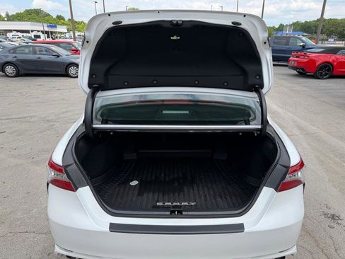 Used 2019 Toyota Camry XSE FWD image 11