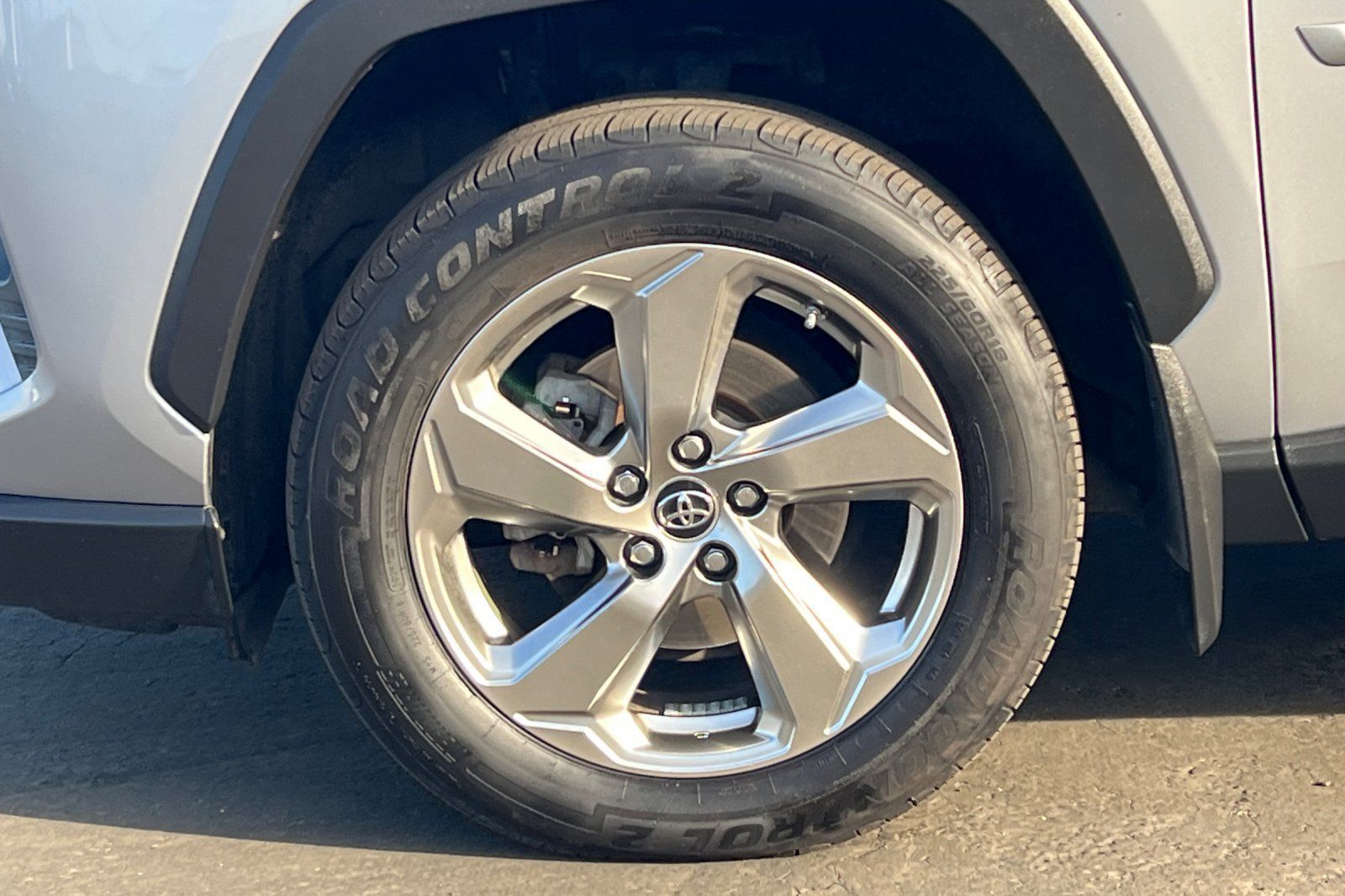 Used 2019 Toyota RAV4 Limited w/ Carpet Mat Package AWD/4WD image 27