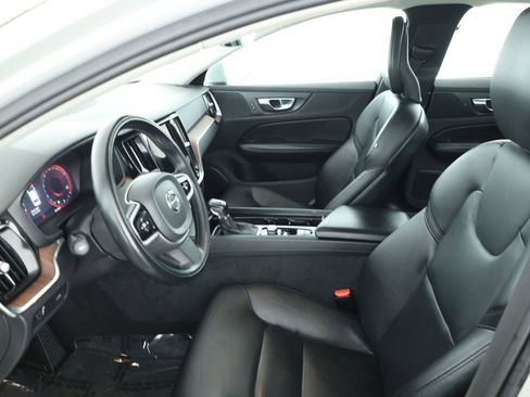 Used 2021 Volvo S60 T6 Momentum image 17