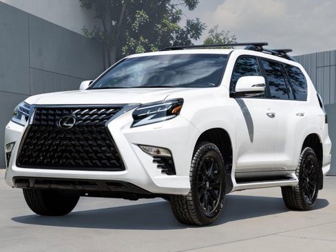 Used 2023 Lexus GX 460 image 3