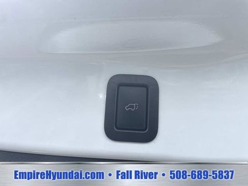 Used 2017 Toyota Highlander XLE AWD/4WD image 8