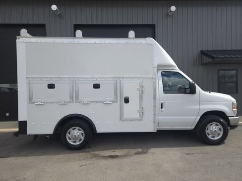 Used 2015 Ford E-350 and Econoline 350 Super Duty w/ Power Windows & Locks Group image 4