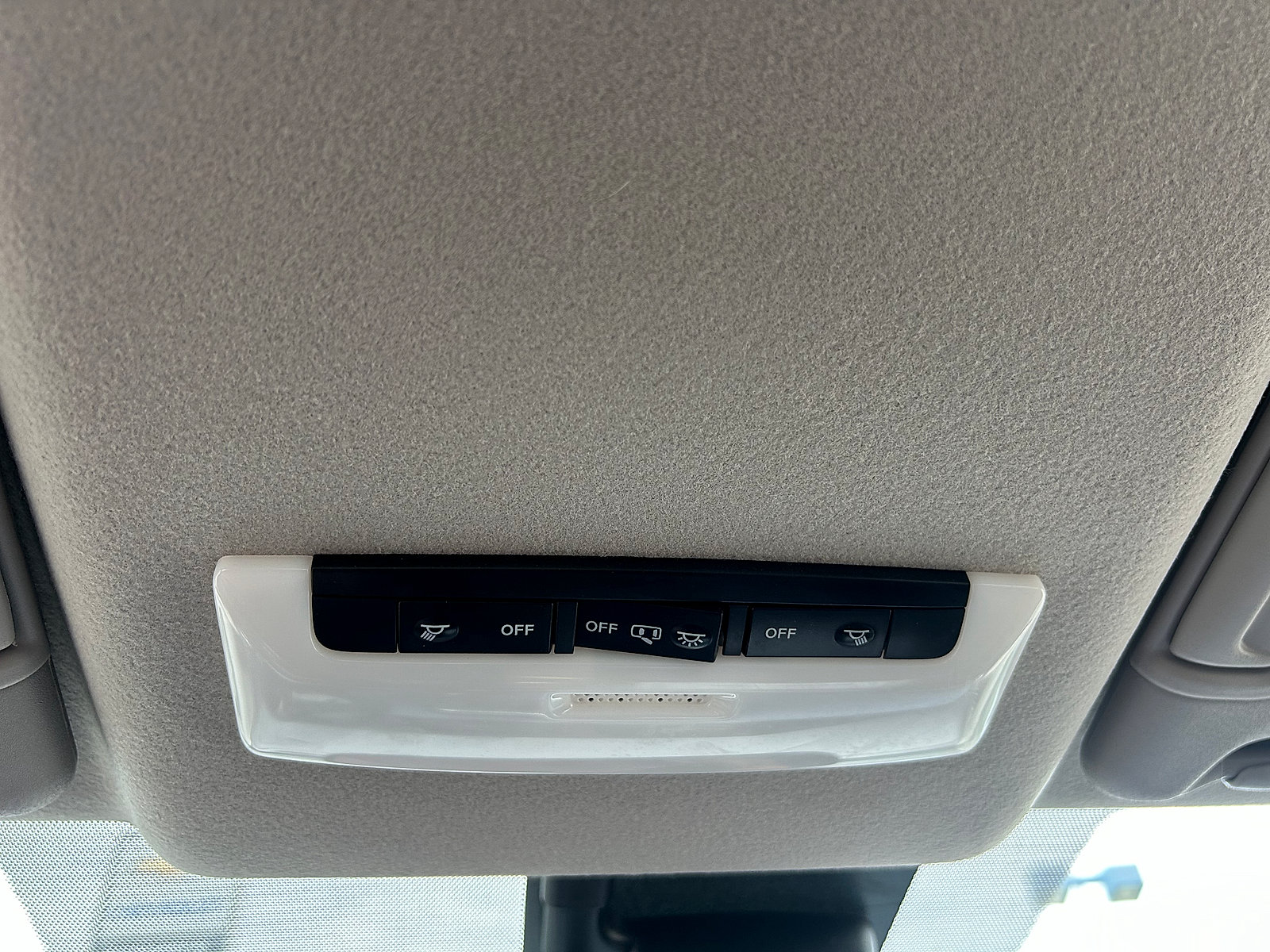 Used 2025 Nissan Versa SV FWD image 17