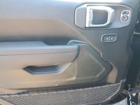 New 2025 Jeep Gladiator Sport image 21