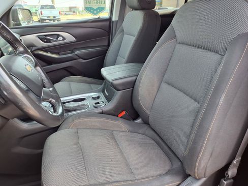Used 2019 Chevrolet Traverse LT FWD image 3