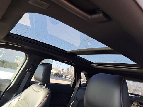 Used 2022 Ford Edge ST-Line w/ Class II Trailer Tow Package image 7