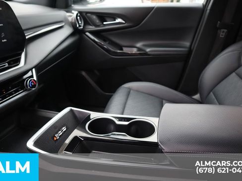 Used 2025 Chevrolet Equinox LT w/ Convenience Package II image 37