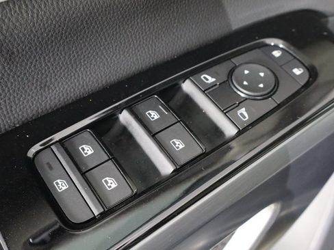 Used 2024 Nissan Pathfinder SL w/ Black Appearance Package FWD image 20