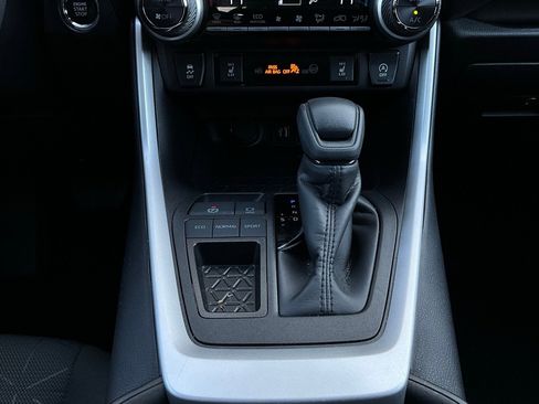 Used 2025 Toyota RAV4 XLE image 23
