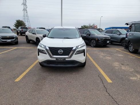Used 2021 Nissan Rogue S image 2