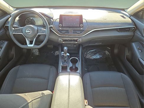 Used 2024 Nissan Altima 2.5 SV image 18