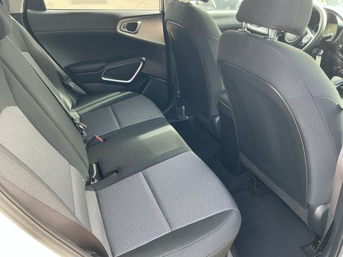 Used 2023 Kia Soul LX w/ LX Technology Package FWD image 15