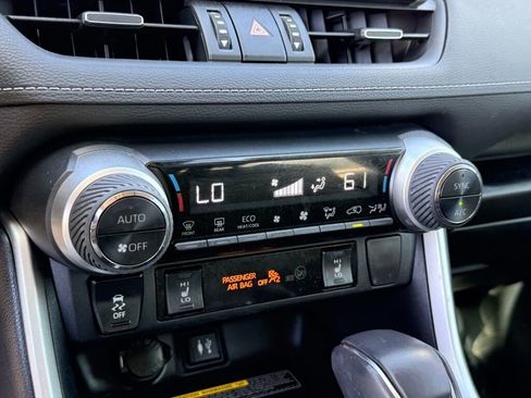 Used 2019 Toyota RAV4 XLE Premium image 25