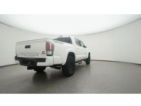 Used 2022 Toyota Tacoma TRD Sport w/ Technology Package AWD/4WD image 28