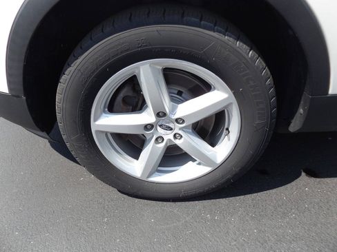 Used 2016 Ford Explorer XLT AWD/4WD image 34