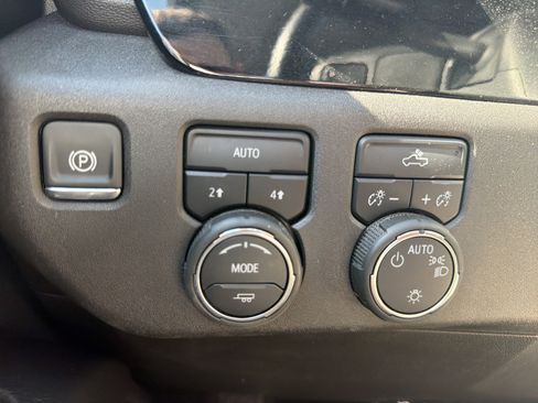 Used 2025 Chevrolet Silverado 1500 LT AWD/4WD image 30