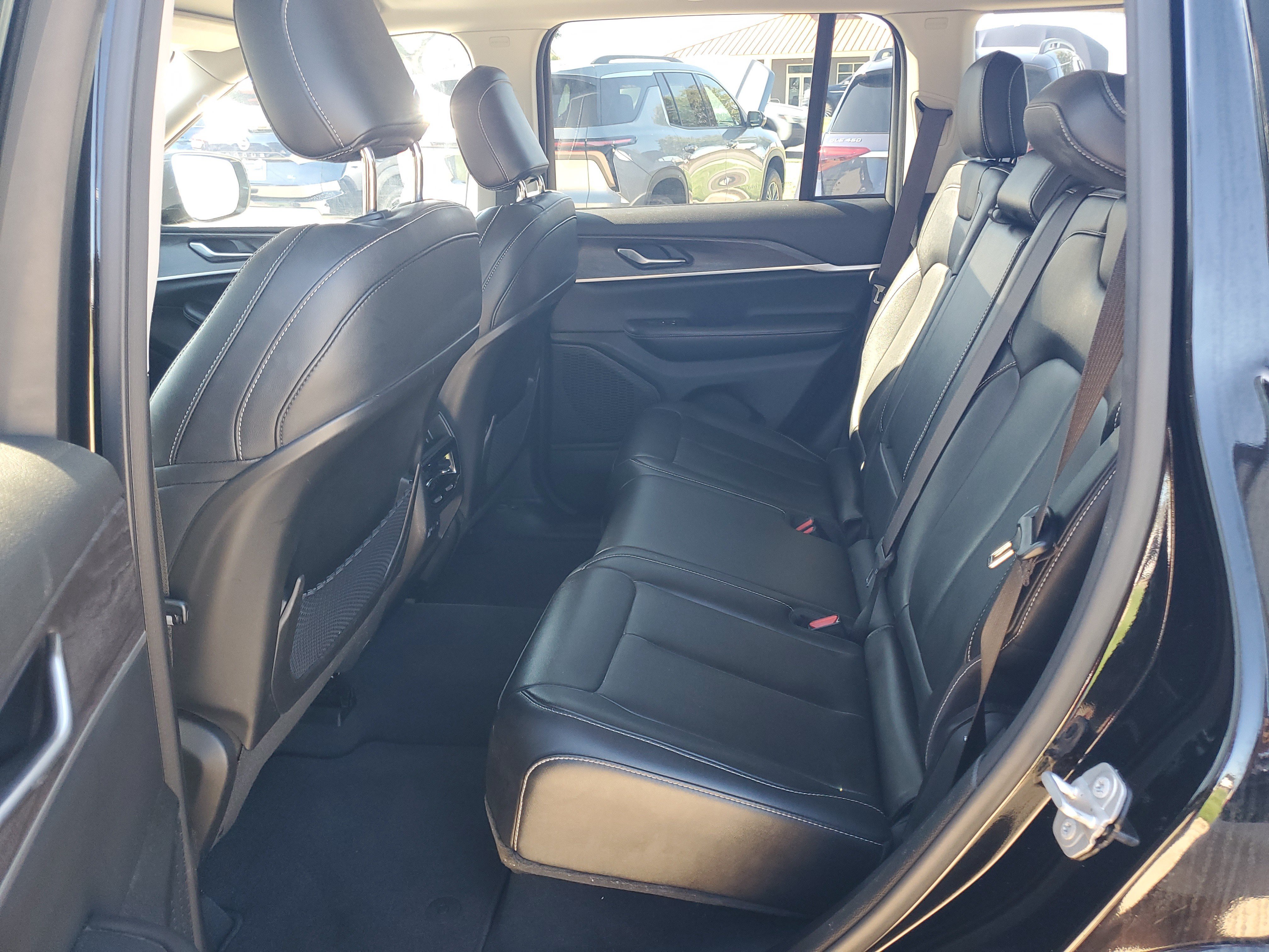 Used 2023 Jeep Grand Cherokee Limited AWD/4WD image 27