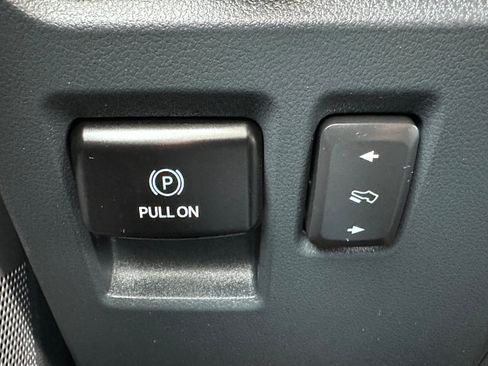 Used 2023 Ford F150 Lariat w/ Trailer Tow Package image 31