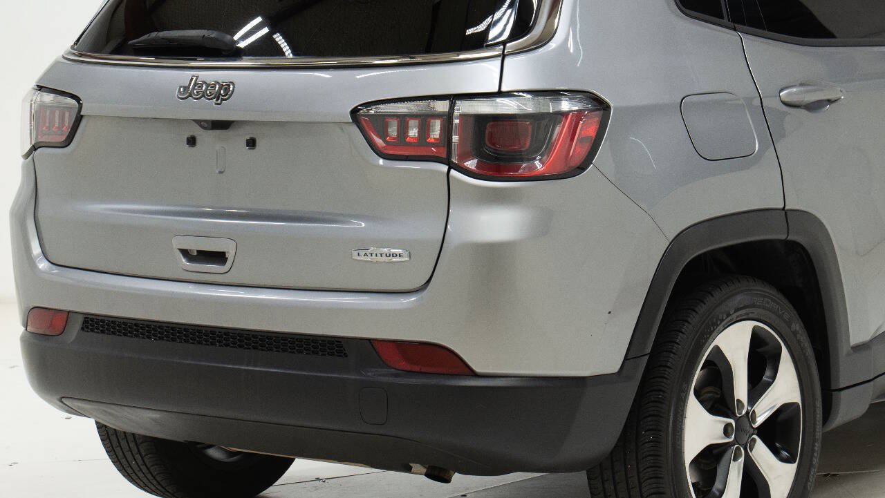 Used 2017 Jeep Compass Latitude w/ Popular Equipment Group FWD image 13