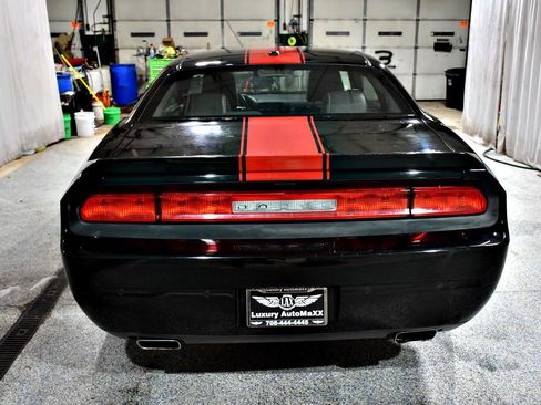 Used 2013 Dodge Challenger SXT image 33