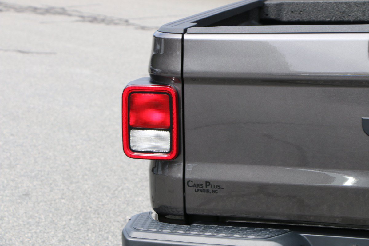 Used 2025 Jeep Gladiator Sport AWD/4WD image 6