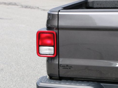 Used 2025 Jeep Gladiator Sport AWD/4WD image 6