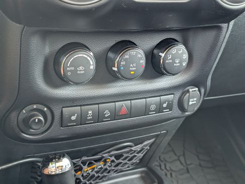Used 2016 Jeep Wrangler Unlimited Rubicon AWD/4WD image 19