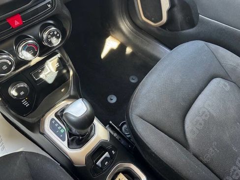 Used 2016 Jeep Renegade Latitude w/ Cold Weather Group image 45