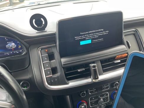 Used 2023 Chevrolet Suburban LT RWD image 16