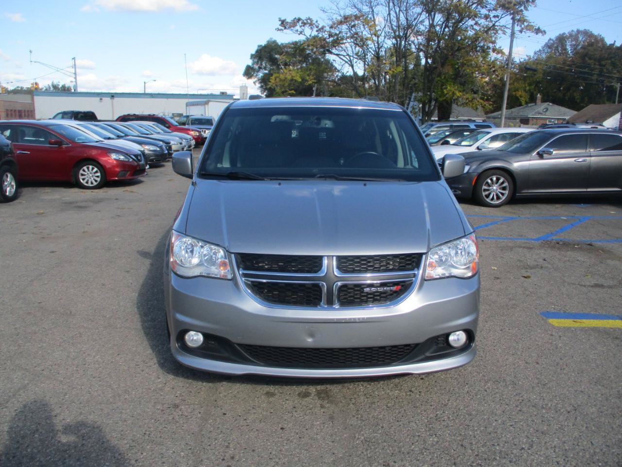 Used 2016 Dodge Grand Caravan SXT FWD image 3