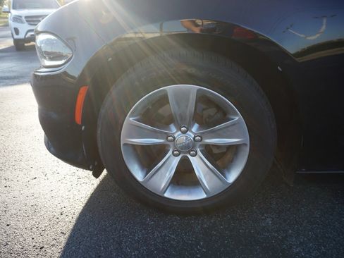 Used 2015 Dodge Charger SXT RWD image 28