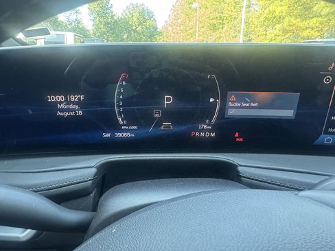 Used 2024 Cadillac XT4 Premium Luxury image 10