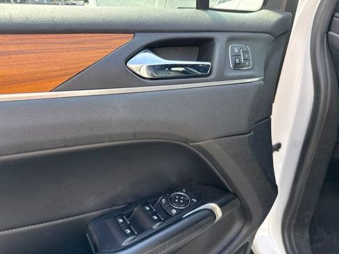 Used 2019 Lincoln MKC Reserve w/ MKC Climate Package AWD/4WD image 12