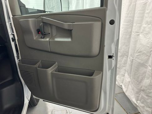 Used 2022 Chevrolet Express 3500 w/ Power Convenience Package image 38