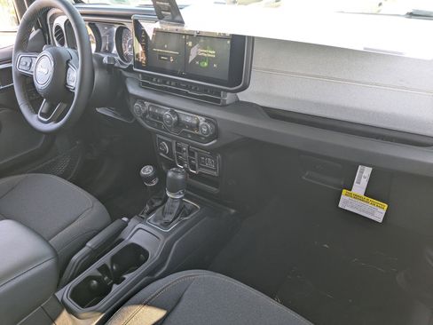 New 2025 Jeep Gladiator Sport image 9
