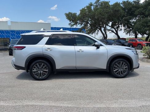 Certified 2023 Nissan Pathfinder SL w/ SL Premium Package FWD image 4