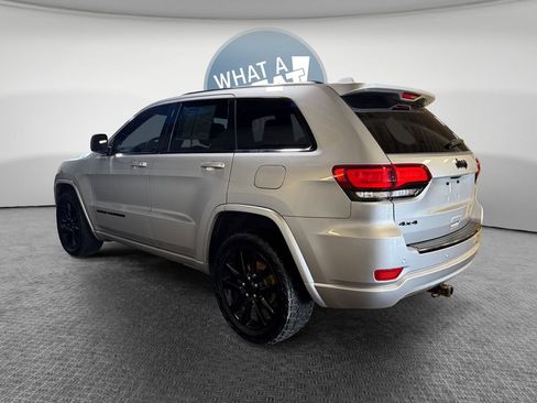 Used 2018 Jeep Grand Cherokee Altitude AWD/4WD image 6