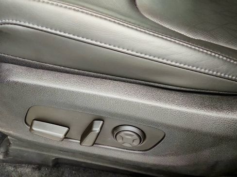 Used 2025 Kia Carnival FWD image 10
