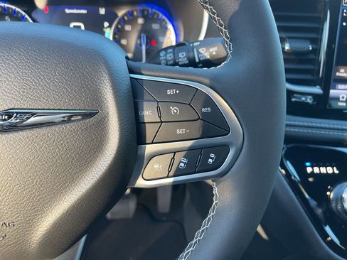 New 2026 Chrysler Pacifica Select FWD image 15
