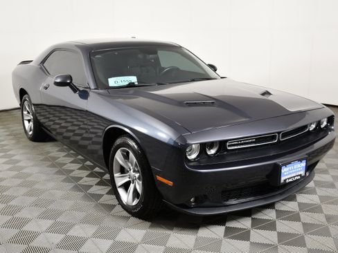Used 2016 Dodge Challenger SXT RWD image 3