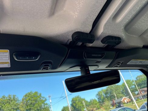 Used 2018 Jeep Wrangler Unlimited Sahara AWD/4WD image 19