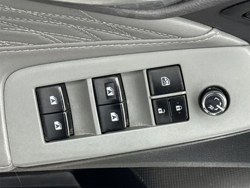 Used 2020 Toyota Avalon Limited image 18