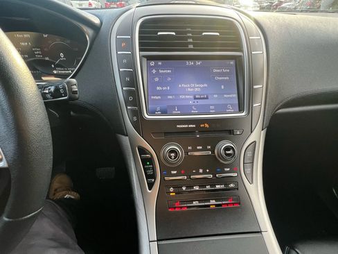 Used 2019 Lincoln Nautilus Premier image 17