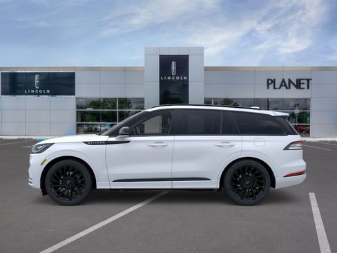 New 2026 Lincoln Aviator Reserve RWD image 3