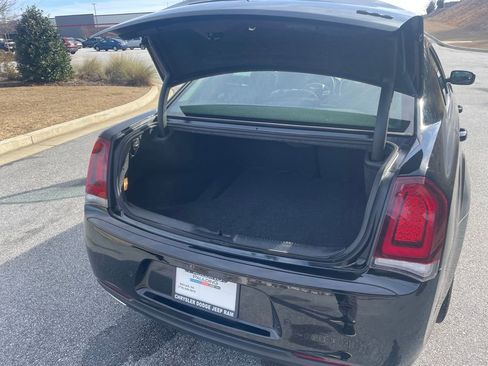 Used 2022 Chrysler 300 Touring L image 26