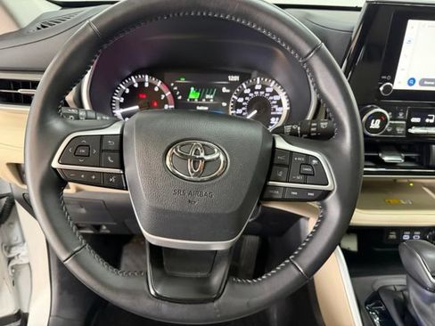 Used 2025 Toyota Highlander XLE AWD/4WD image 19