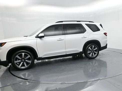 Used 2025 Honda Pilot Touring image 4