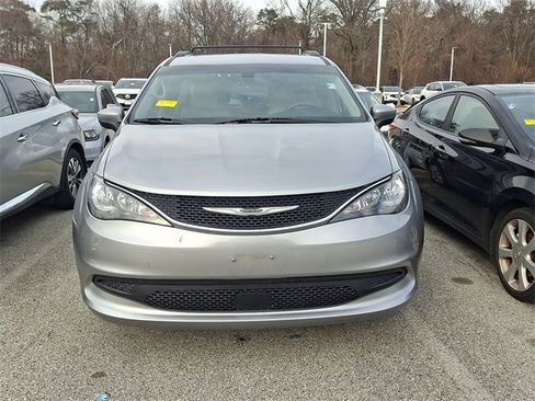 Used 2021 Chrysler Voyager Lxi image 2