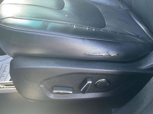 Used 2019 Ford Edge Titanium FWD image 13